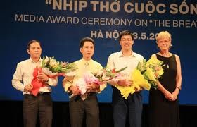 Winner of press competition “Life breathing rhythm” announced  - ảnh 1